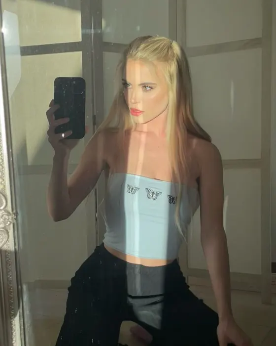 Mia, escort in Dubai